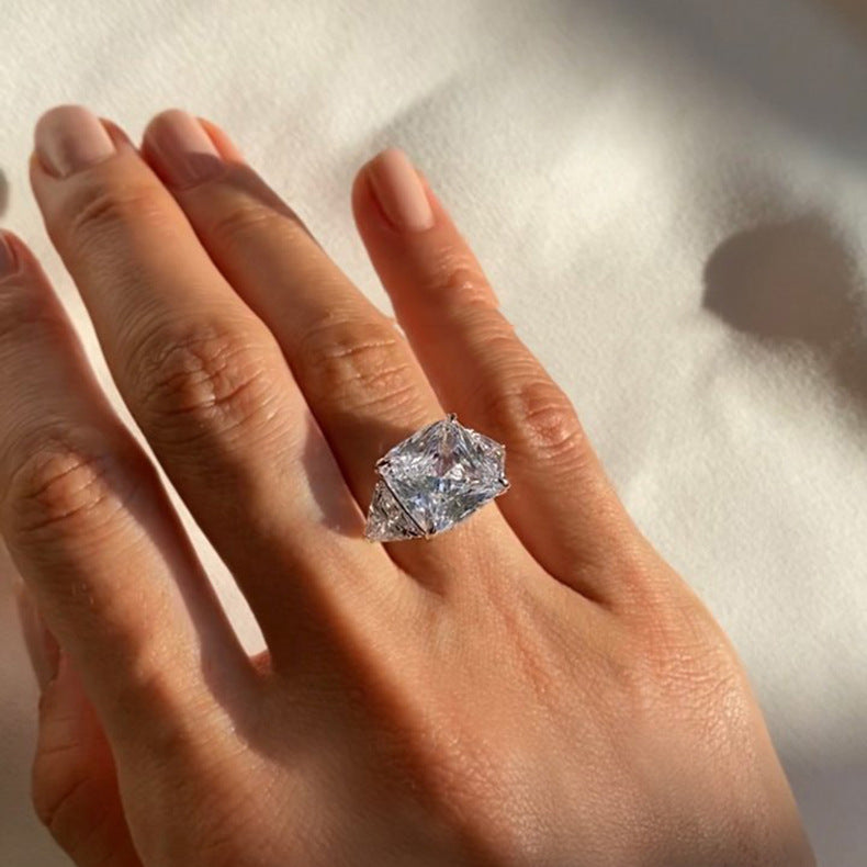 Luxury 12ct Radiant-Cut Three-Stone Engagement Ring in 925 Sterling Silver – Ajustable 5A Cubic Zirconia Sparkle for Her