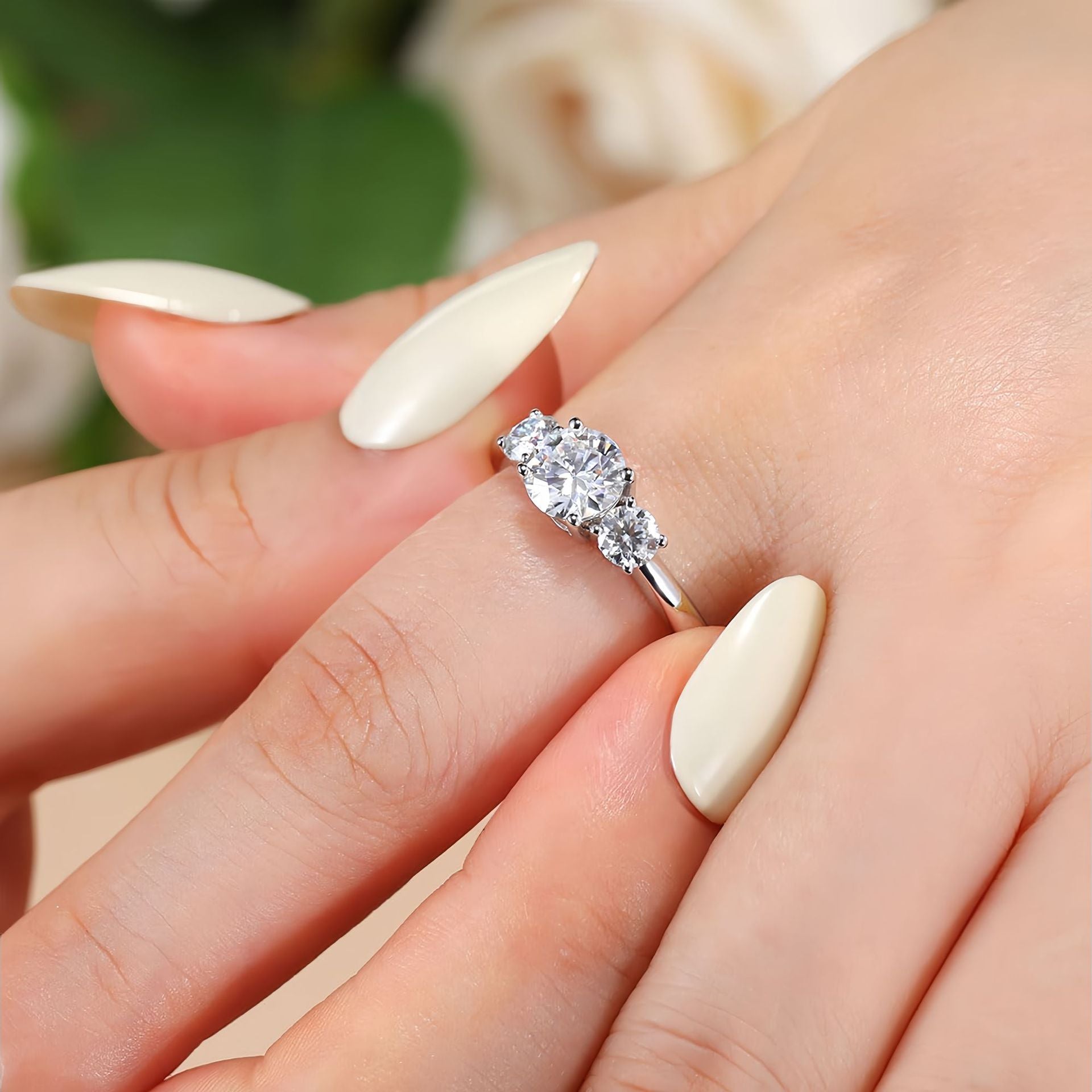 Hot-Selling Copper Moissanite Ring: Elegant Three-Stone Claw-Set Design – Perfect Fashion Jewelry Gift for Any Occasion