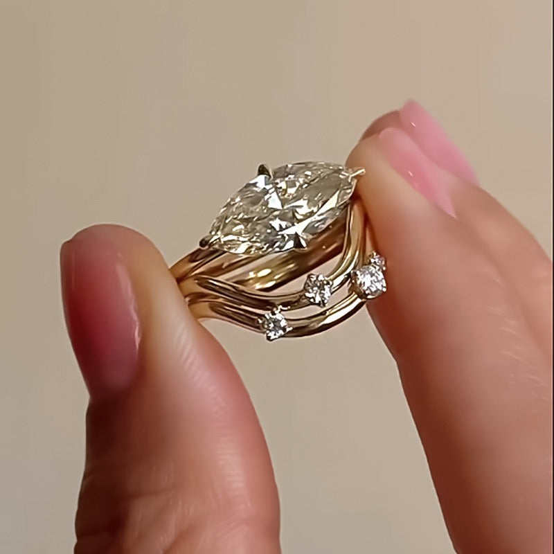 2克拉榄尖形培育钻石奢华订婚戒指，配副钻