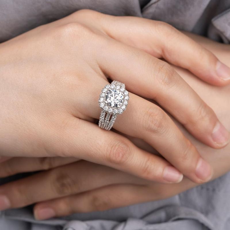 Trendy Full-Pavé Triple-Row Ring – Elegant & Bold Women's Fashion Jewelry with Dazzling Shine & Luxury Finish